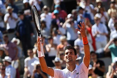 ジョコビッチが10年連続の全仏16強入り、予選勝者に圧勝