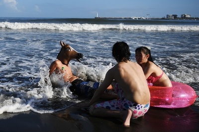 【今日の1枚】馬も楽しむ海水浴!?