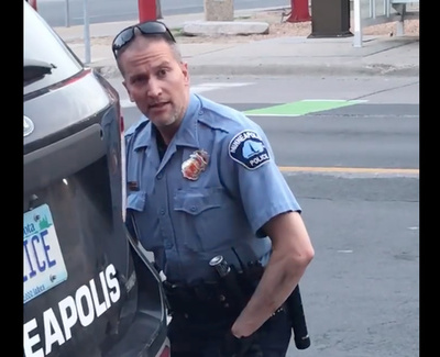 米黒人死亡 警官を逮捕、第3級殺人で訴追