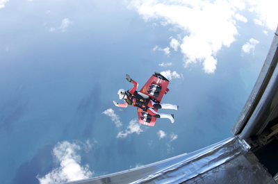 「人間ジェット機」ロッシー氏、ジブラルタル海峡横断は失敗