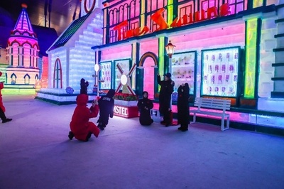 中国の東北地方 ハルビン氷雪大世界夢幻氷雪館が人気スポットに