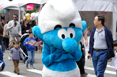 親子で「スマーフ」商品を万引き、ベルギー