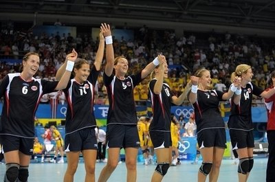 女子ノルウェー スウェーデン下し準決勝へ