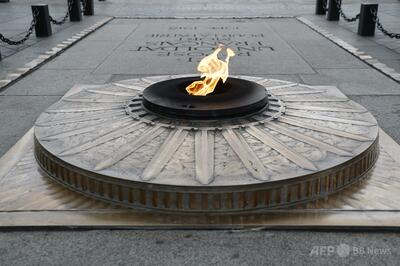 無名戦士の墓の追悼の炎でたばこに火、モロッコ国籍の男に執行猶予判決 仏