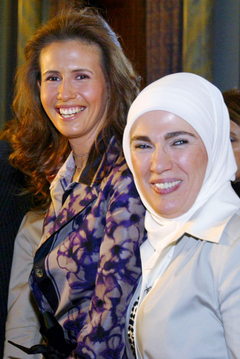 スカーフ着用のファーストレディー誕生か？政教分離のトルコで騒然 - トルコ