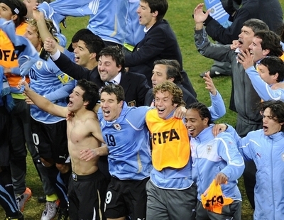 ウルグアイ40年ぶりの4強、PK戦の末ガーナに勝利 W杯