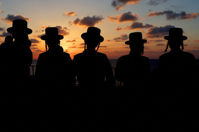 【今日の1枚】贖罪の日、罪を海へ イスラエル