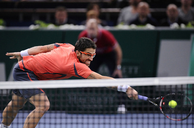 ヤノヴィッツがティプサレビッチの途中棄権で4強入り、パリ・マスターズ