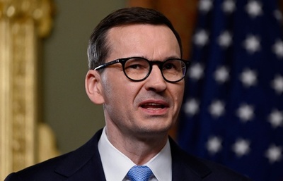 ポーランド首相、「近視眼的な」中国迎合を非難 マクロン氏念頭か