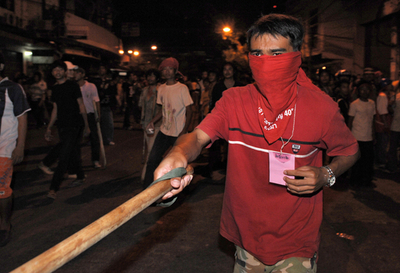 タイ・バンコクに非常事態宣言、反政府派と親政府派の衝突で1人死亡