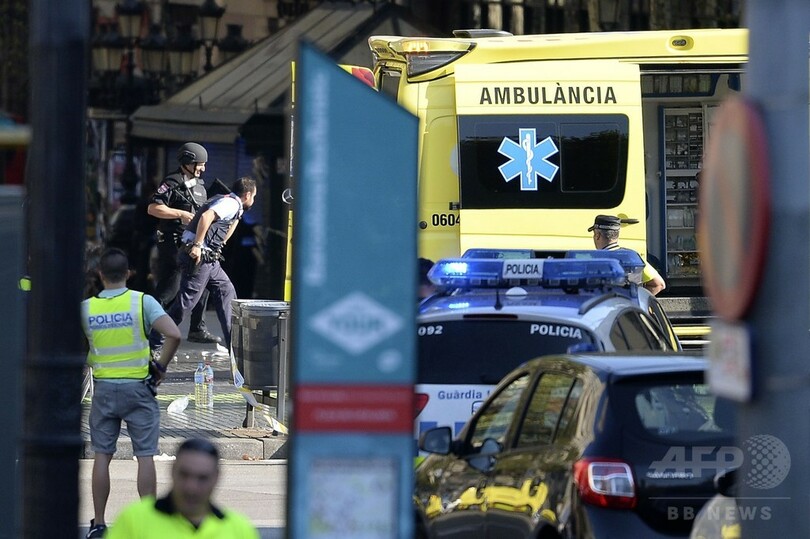 バルセロナで「テロ」 車突入で13人死亡 ISが犯行声明