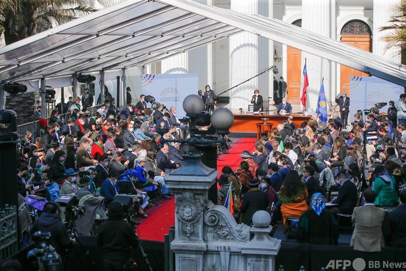 チリ新憲法の起草議会が発足、先住民女性を議長に選出