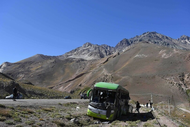 南米最高峰近くでバス横転 19人死亡 アルゼンチン 写真9枚 国際ニュース Afpbb News