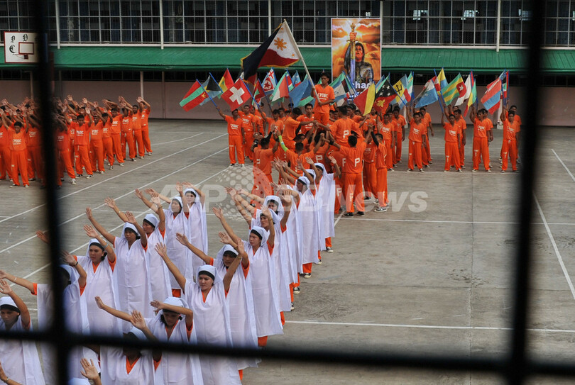 M・ジャクソンさんを追悼、セブ島刑務所で「スリラー」踊る