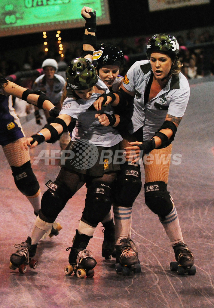 女子の熱き闘い、ローラーダービー 米国