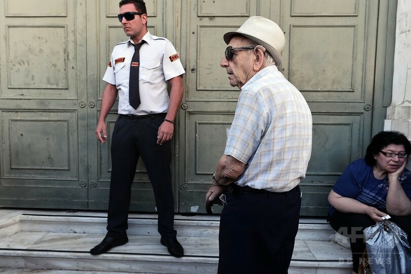 ギリシャ、3週間ぶりに銀行営業再開