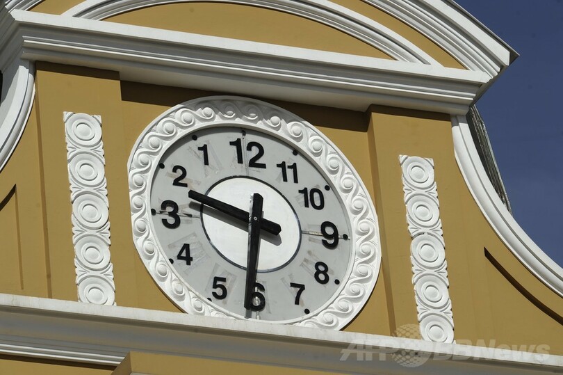 議事堂の時計が「反時計回り」に、南半球の住人に敬意 ボリビア