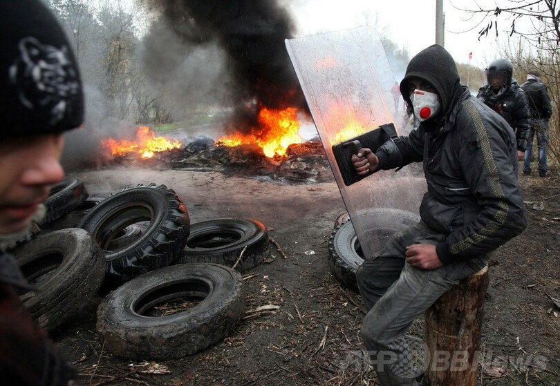 ウクライナ、東部の対テロ作戦で死者 「ロシアが戦争仕掛けた」
