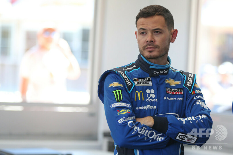 人種差別発言のNASCARドライバー、チームをクビに