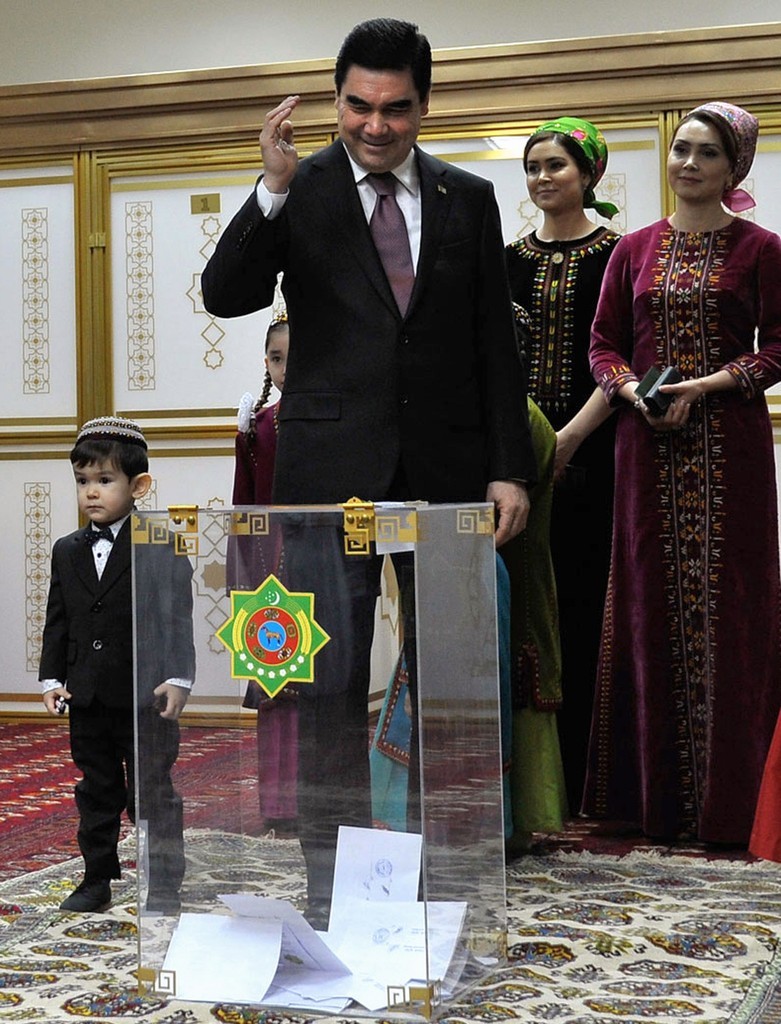 トルクメニスタン大統領選、得票率98%で現職が圧勝 トルクメニスタン大統領選、得票率98%で現職が圧勝