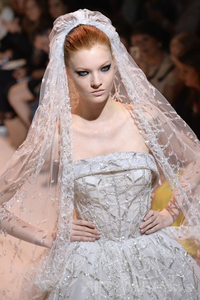 スパンコールを贅沢を使用したドレス、「ズハイル・ムラド」14/15年秋冬オートクチュール 写真68枚 国際ニュース：AFPBB News