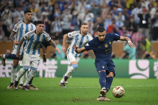 エムバペがPSGの練習に復帰 失意のW杯決勝からわずか3日 写真3枚 国際