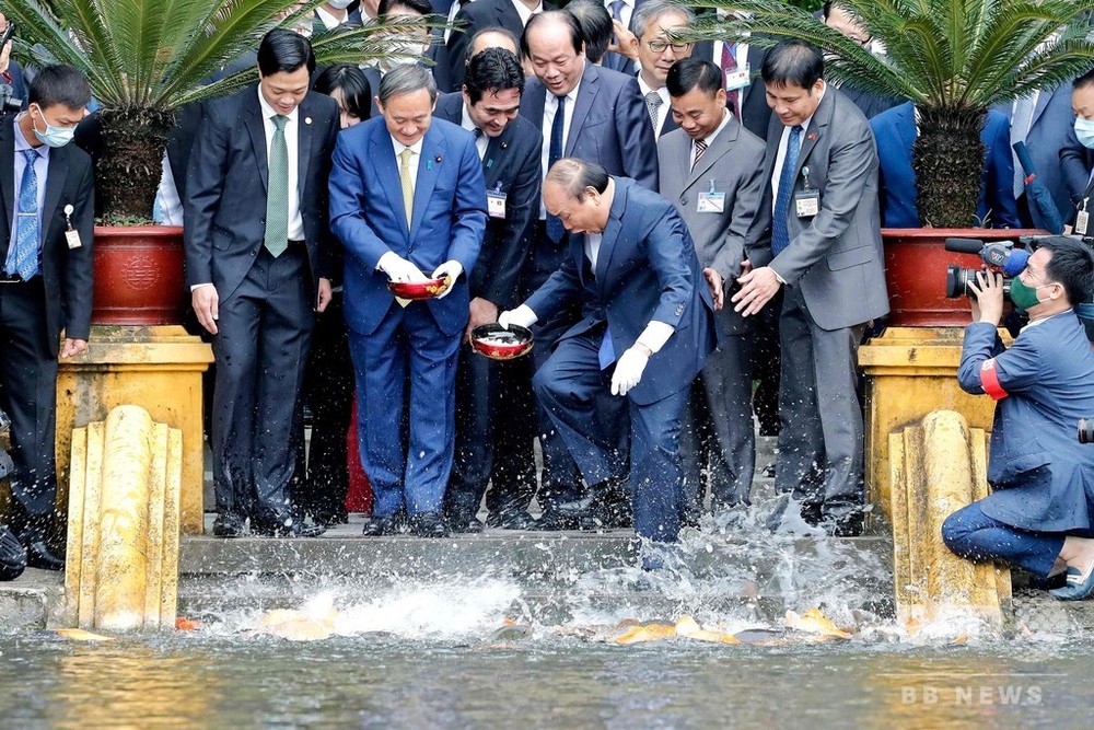 菅首相、初外遊でベトナム訪問 防衛連携強化で一致