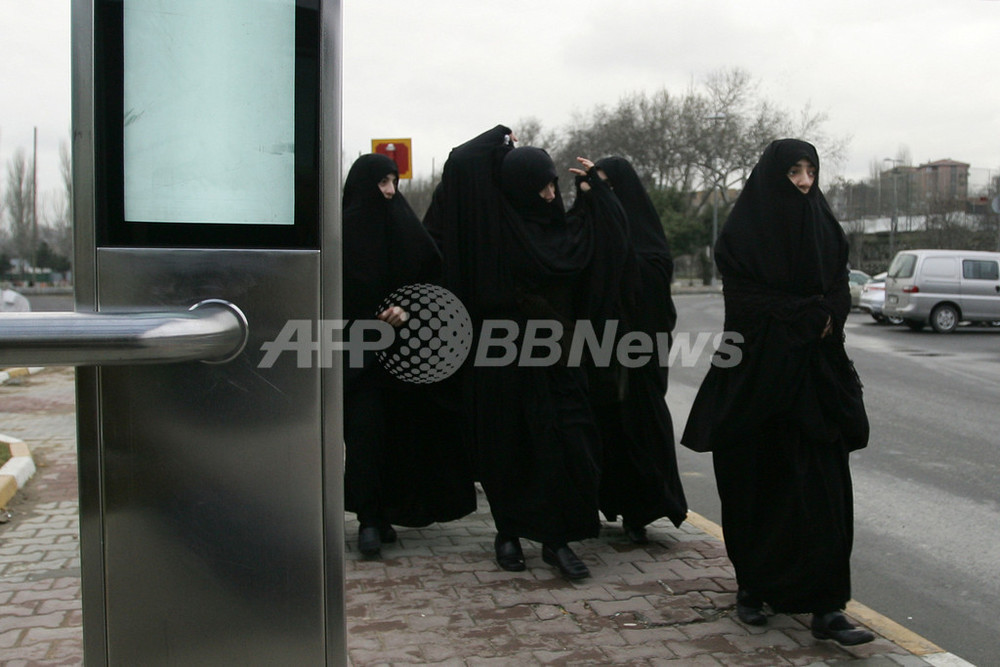 トルコ 女子大生のスカーフ規制撤廃で拡がる国家分裂の懸念 写真2枚 国際ニュース Afpbb News