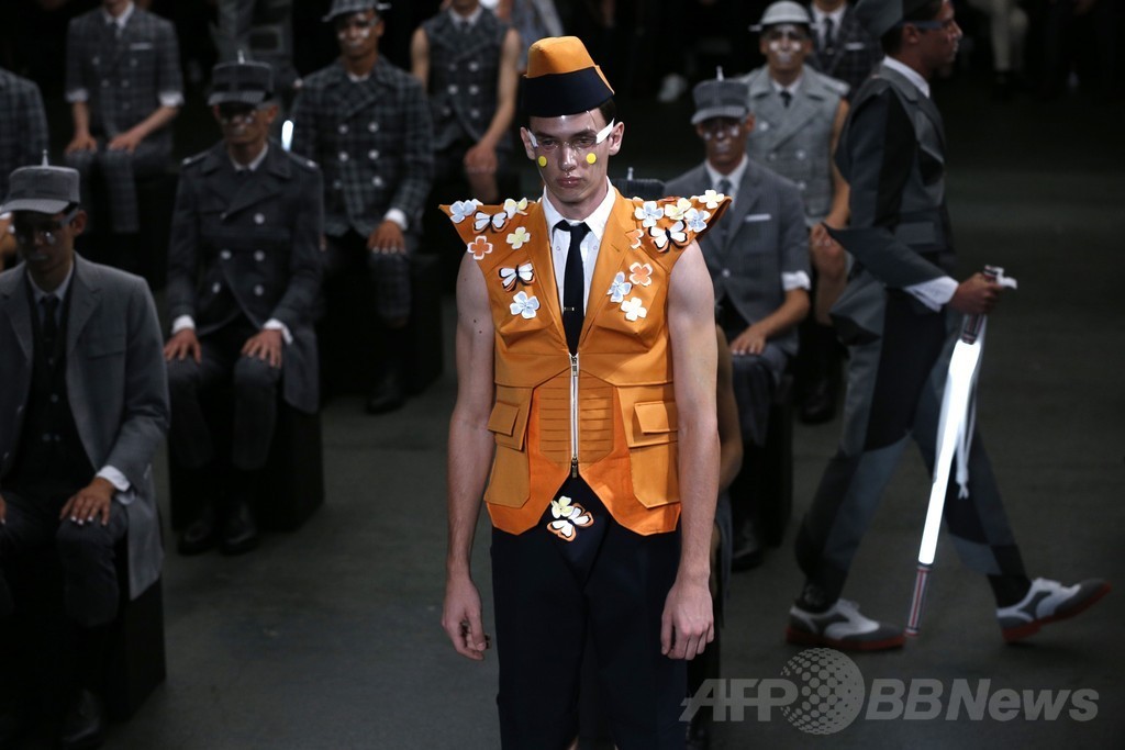 SFの世界観を表現、「トム・ブラウン」15年春夏メンズ