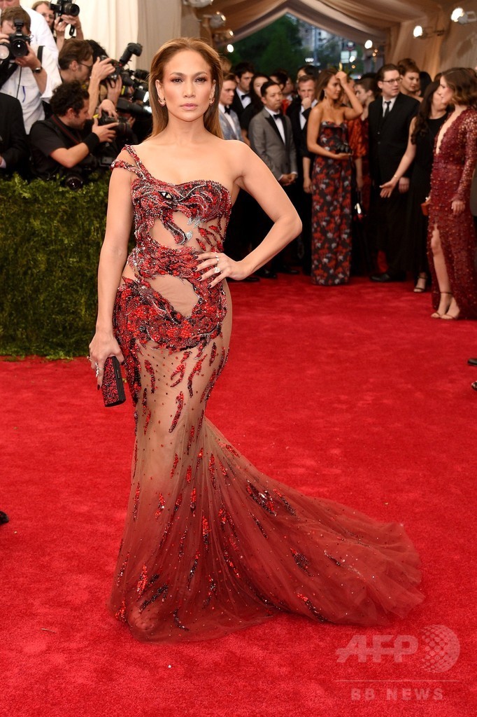 メット・ガラに豪華ドレスのセレブたち登場