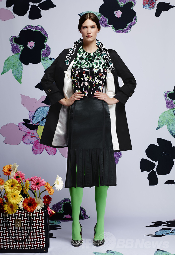 鮮やかなフローラルパターン、「トム ブラウン ニューヨーク」15年リゾートコレクション