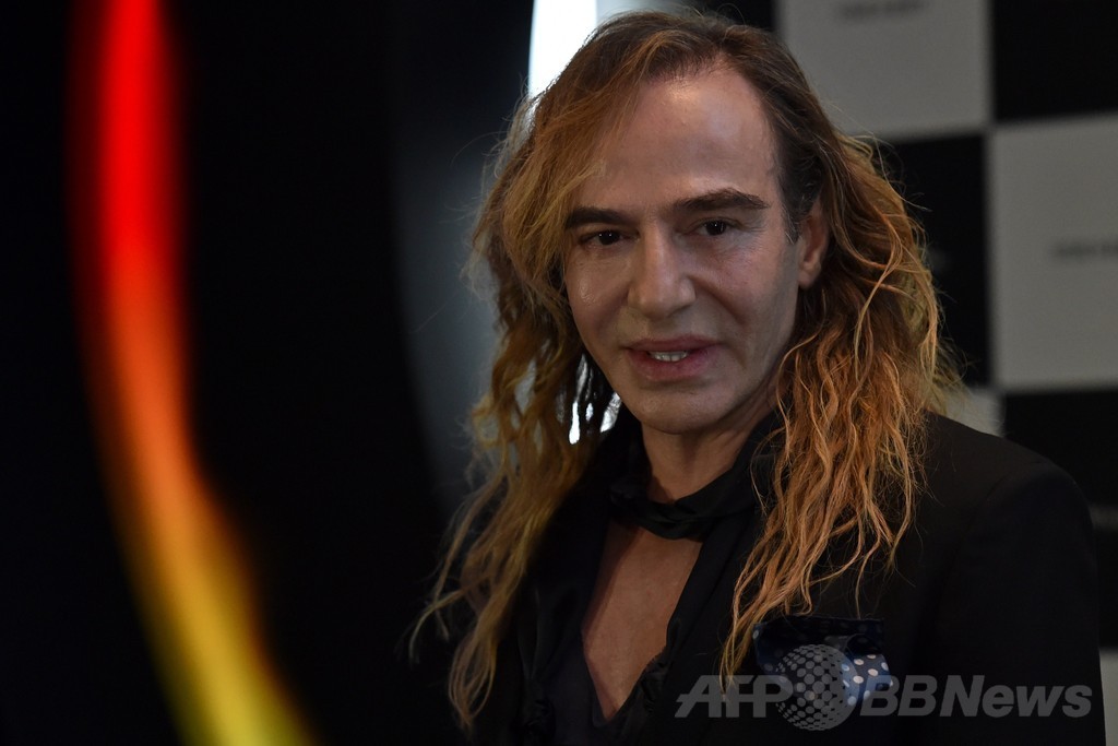 ジョン・ガリアーノ、露コスメブランドのクリエーティブ・ディレクターに就任