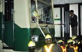 韓国ソウル（Seoul）の地下鉄駅「上往十里（Sangwangsimni）」で、追突で破損した車両（2014年5月2日撮影）。(c)AFP/JUNG YEON-JE