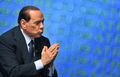 イタリア・ローマ（Rome）で開かれた与党「自由国民（People of Freedom）」の青年グループとの会合で演説するシルビオ・ベルルスコーニ（Silvio Berlusconi）首相（2009年9月9日撮影）。(c)AFP/ANDREAS SOLARO