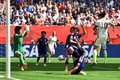 女子サッカーW杯カナダ大会・決勝、米国対日本。2得点目となるゴールを決める米国のカーリー・ロイド（2015年7月5日撮影）。(c)AFP/Getty Images/Dennis Grombkowski
