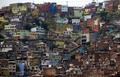 南米コロンビア・メデジン（Medellin）の最貧国地区のひとつ「コムーナ13（Comuna 13）」の概観（2014年4月1日撮影）。(c)AFP/Raul ARBOLEDA