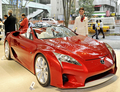 東京・青山に10日オープンするトヨタ自動車（Toyota Motor）の高級車「レクサス（Lexus）」展示場「レクサスインターナショナルギャラリー青山（Lexus International Gallery Aoyama）」に展示された「LF-A Roadster」（2008年10月8日撮影）。(c)AFP/Yoshikazu TSUNO