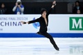 23-24フィギュアスケートグランプリ（GP）ファイナル、男子シングル・ショートプログラム（SP）。演技に臨むアダム・シャオイムファ（2023年12月7日撮影）。(c)WANG Zhao / AFP