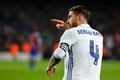 16-17スペイン1部リーグ第14節、FCバルセロナ対レアル・マドリード。同点ゴールを喜ぶレアル・マドリードのセルヒオ・ラモス（2016年12月3日撮影）。(c)AFP/PAU BARRENA