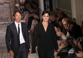 フランス・パリ市内で発表されたヴァレンティノ（VALENTINO）の11/12年秋冬オートクチュールコレクションのフィナーレに登場したデザイナー（2011年7月6日撮影）。(c)AFP/PIERRE VERDY