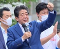 横浜で演説する安倍晋三元首相（2022年7月6日撮影）。(c)Yoshikazu Tsuno / AFP