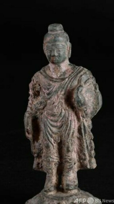 中国明時代　仏像　古銅製　重さ；726g / 西X-1 後漢時代の墓地から中国最古の仏像発見 陝西省咸陽市 写真1枚 国際