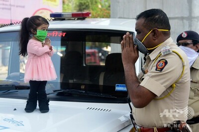 世界一背の低い女性 コロナ対策で家にいるよう呼び掛け インド 写真2枚 国際ニュース Afpbb News