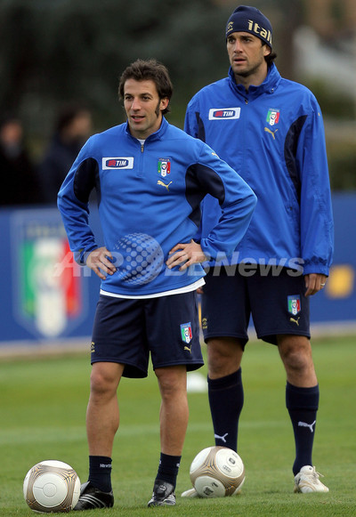 サッカーイタリア代表 2008 レースアップポロ シャツ サッカー 欧州選手権2008・予選＞イタリア代表 スコットランド戦に向け