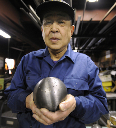 日本初の北京五輪ボイコット、メダリスト用の砲丸職人