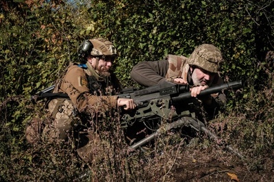 西側からの武器「もっと必要」 前線守るウクライナ部隊