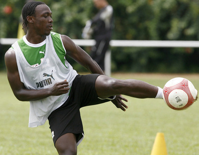 アルチュール・ボカ 膝の怪我により戦線離脱