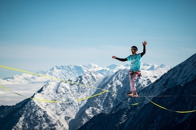 標高2200メートルでスラックライン！ フランス