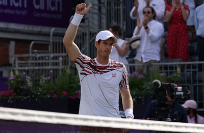 マレーが復帰戦に快勝、試合後には涙 シンチ選手権