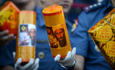 警察が押収した爆竹を公開、フィリピン